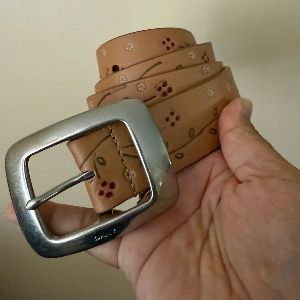 Vintage Y2K DKNY Floral Flower Embossed Tan Leather Belt Boho HoboWomen's Size M